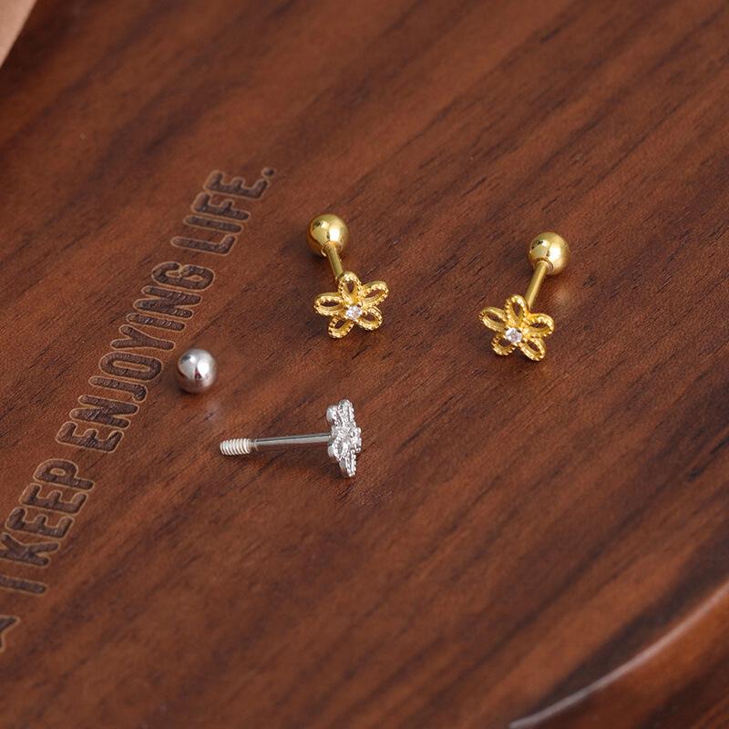 Simple Versatile Five-Petal Screw Stud Earrings for Women: Fresh, Sweet, Stylish, Lightweight Luxury Design.