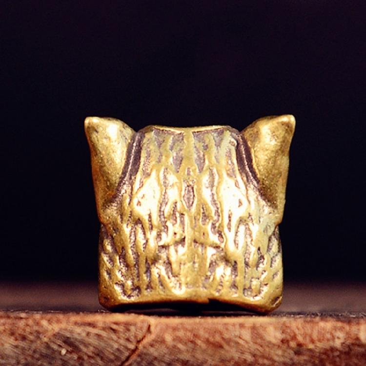 Paracord Pendant Brass Wolf Head Adornment for Adventure Seekers Keychain Charm Unique Backpack Hanging Ornament