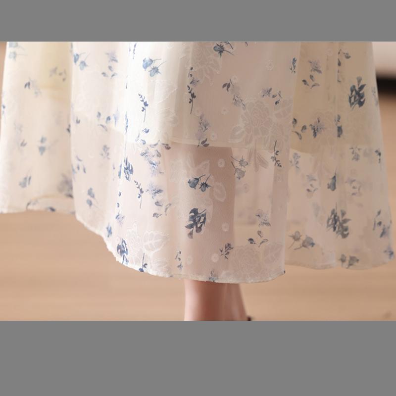 Frisches und zartes Chiffonkleid mit Blumenmuster, langes Sommerkleid für Damen, Strandrock für den Urlaub