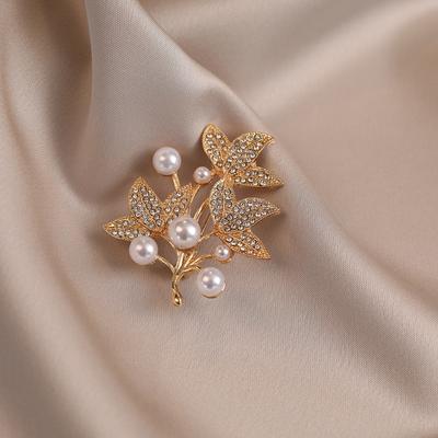 2025 New Pearl Leaf Rhinestone Anti-light Buckle Brooch Premium Light Luxury Pin Coat Sweater Corsage