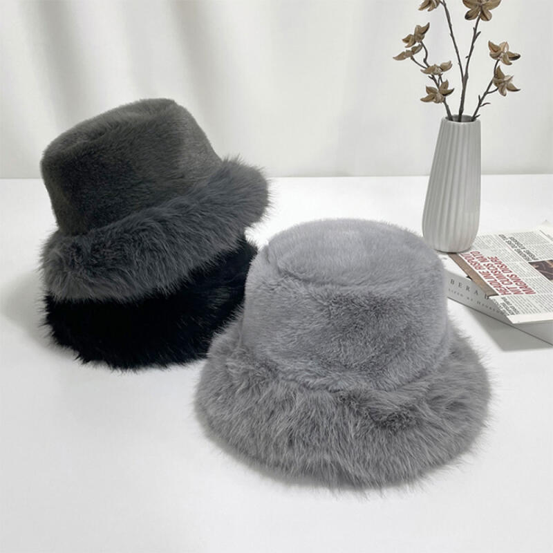 Baltito Mustang Hat Eskimo Women s Pom Pom Beanie black