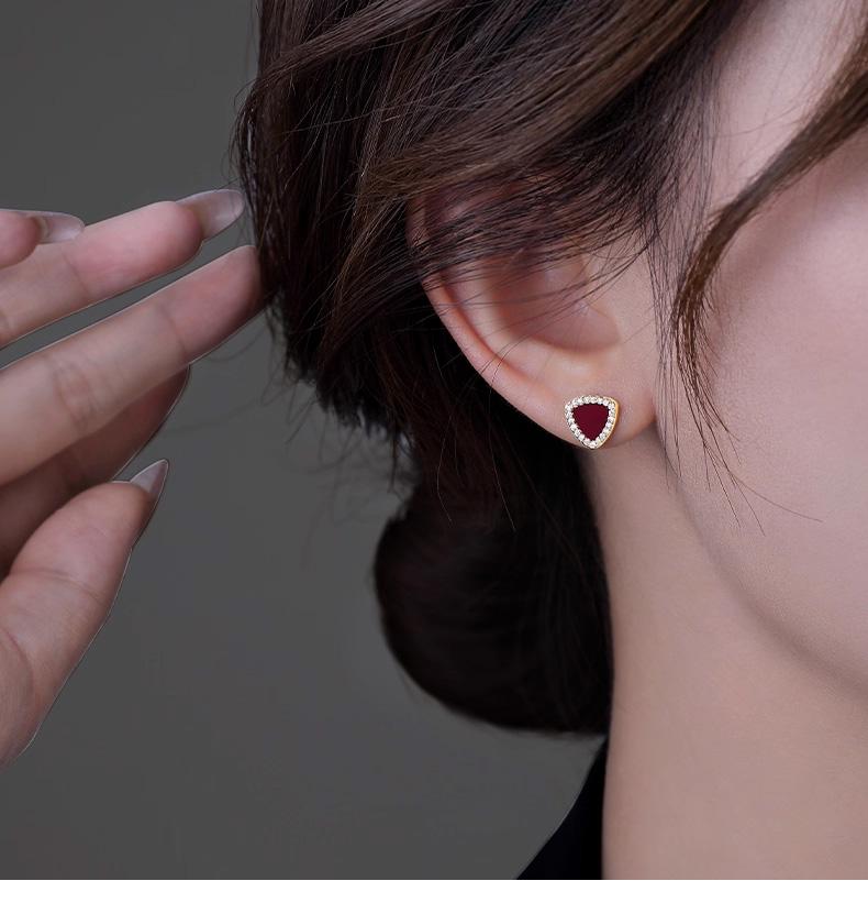Wine red triangle atmosphere earrings for women