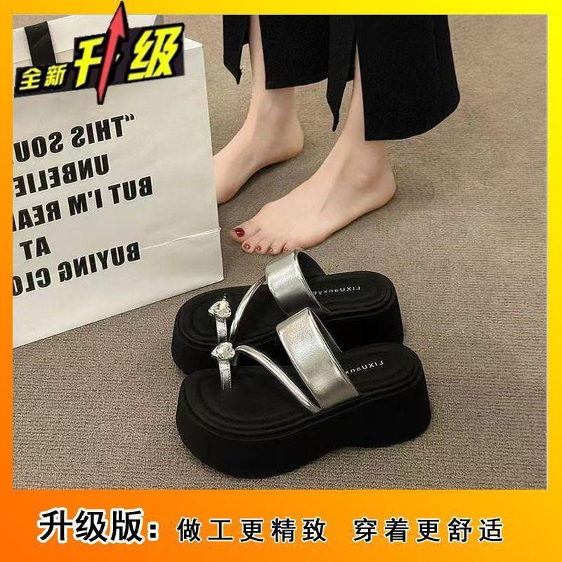 In the summer of 2025, the new popular thick-soled small man cover toe cool slippers women's fashion height-increasing rhinestone sandals