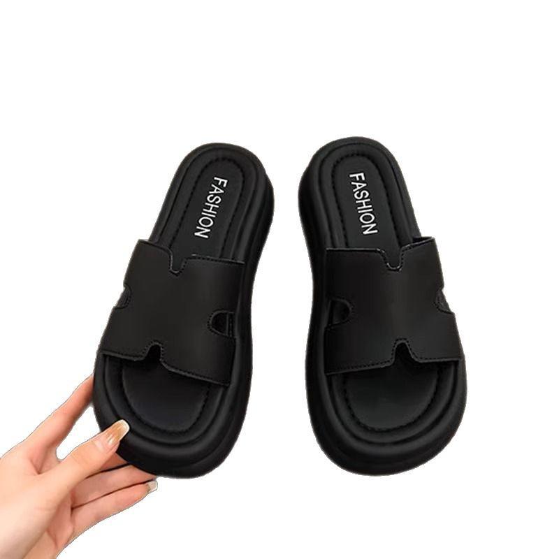 Thick-bottomed cool slippers women's summer outer wear 2025 new models with skirts fashion super fire leisure beach one-word drag