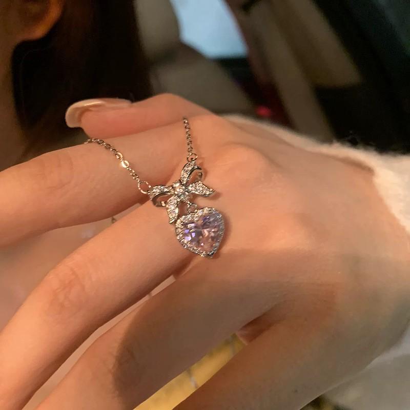 Elegant Metal Heart Clavicle Necklace for Women - Light Luxury Design