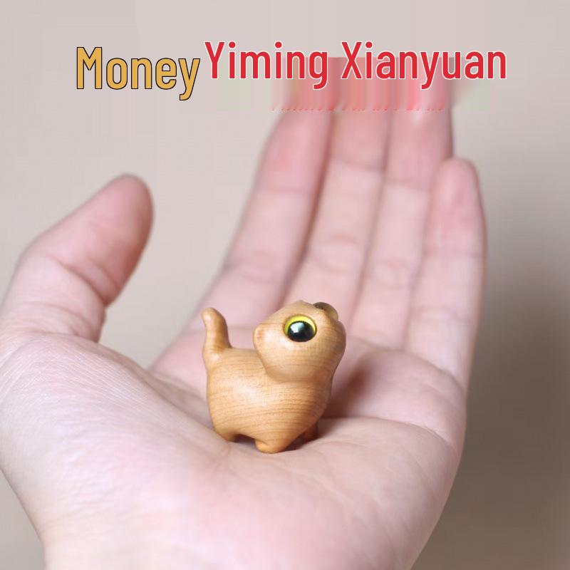 Yi Ming Cypress Wood Carved Cat Ornament Pocket-Sized Decoration
