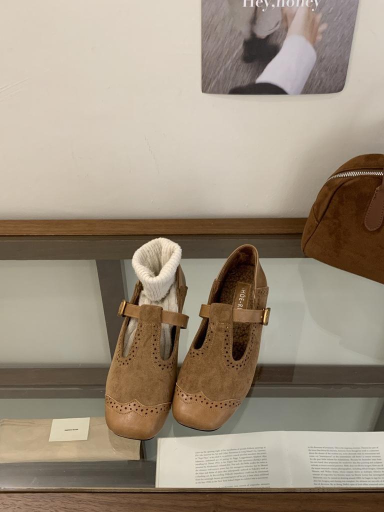 Retro T-buckle Mary Jane women's shoes in the autumn of 2025 new round head simple versatile buckle light mouth single shoes
