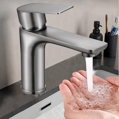 Torneira para lavatório com borbulhador Torneiras misturadoras de aço inoxidável quente e frio Torneiras de pia Instalação de bancada de pia