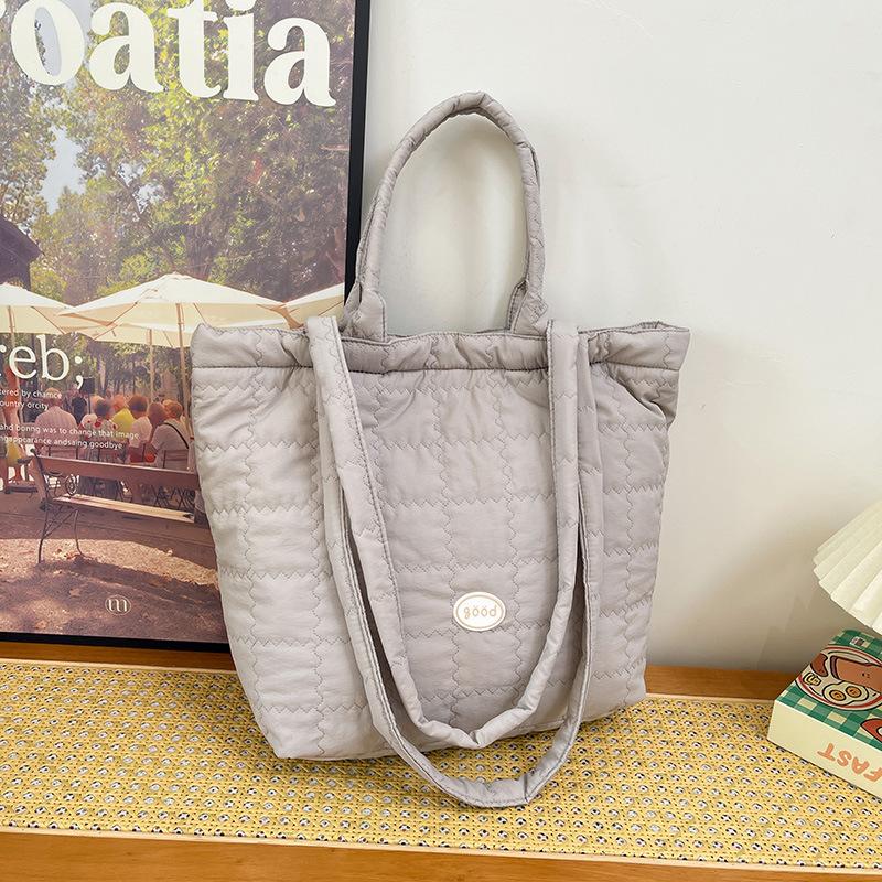 Large Capacity Bag Women's Bag 2025 New Solid Color Simple Casual Niche Shoulder Bag Fashionable Commuter Tote Bag