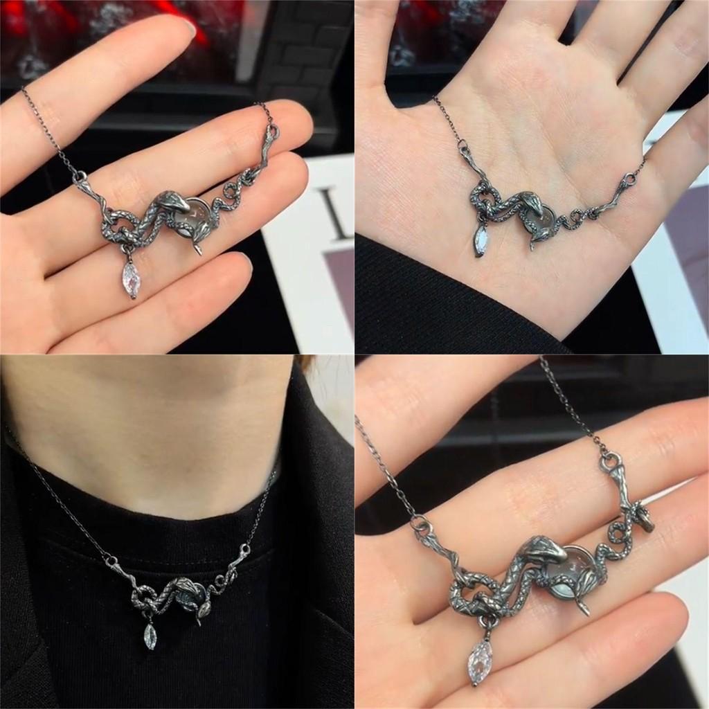 Stylish Retro Dual Snake Jewelry Necklace Unique Alloy Design With Rhinestone Embellishments