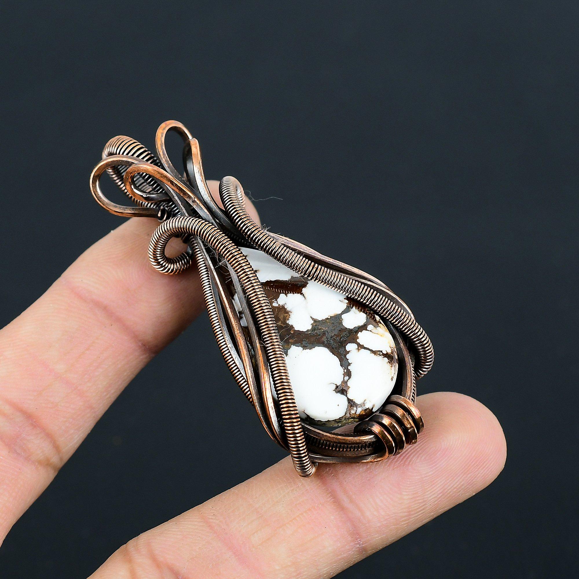 

Восхитительный дикий конь драгоценный камень ручной работы из чистой медной проволоки ювелирное украшение кулон для любви 2.64 Inches белый