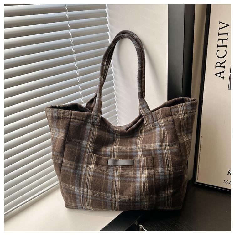Contrasting color plaid large-capacity tote bag women's Korean version retro casual shoulder bag 2025 early spring niche trendy women's bag