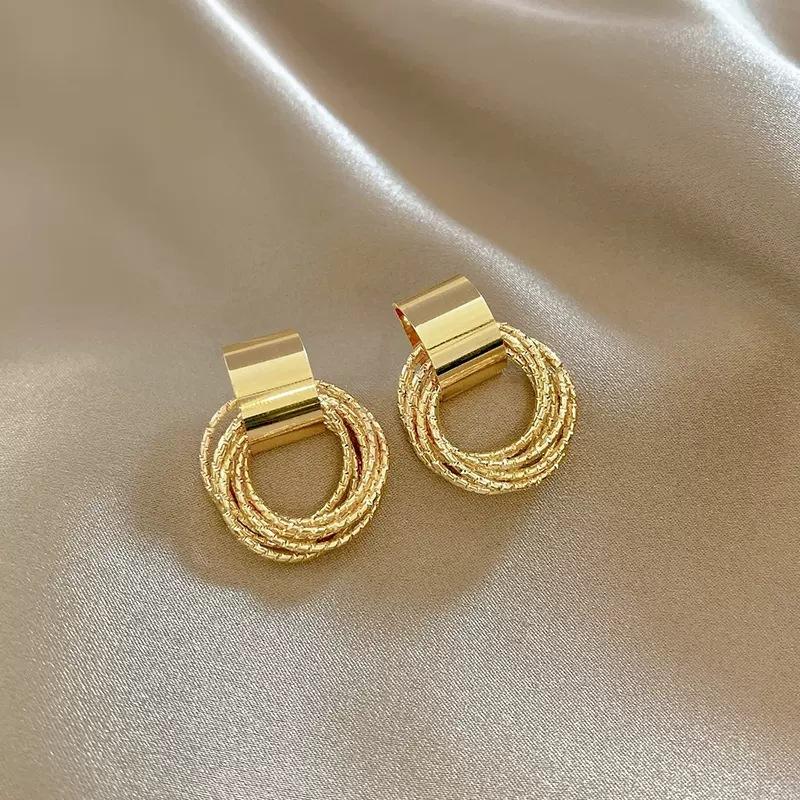 Silver needle simple retro metal stud earrings women, niche design temperament atmospheric earrings earrings Internet celebrity earrings 925 silver needle золотой