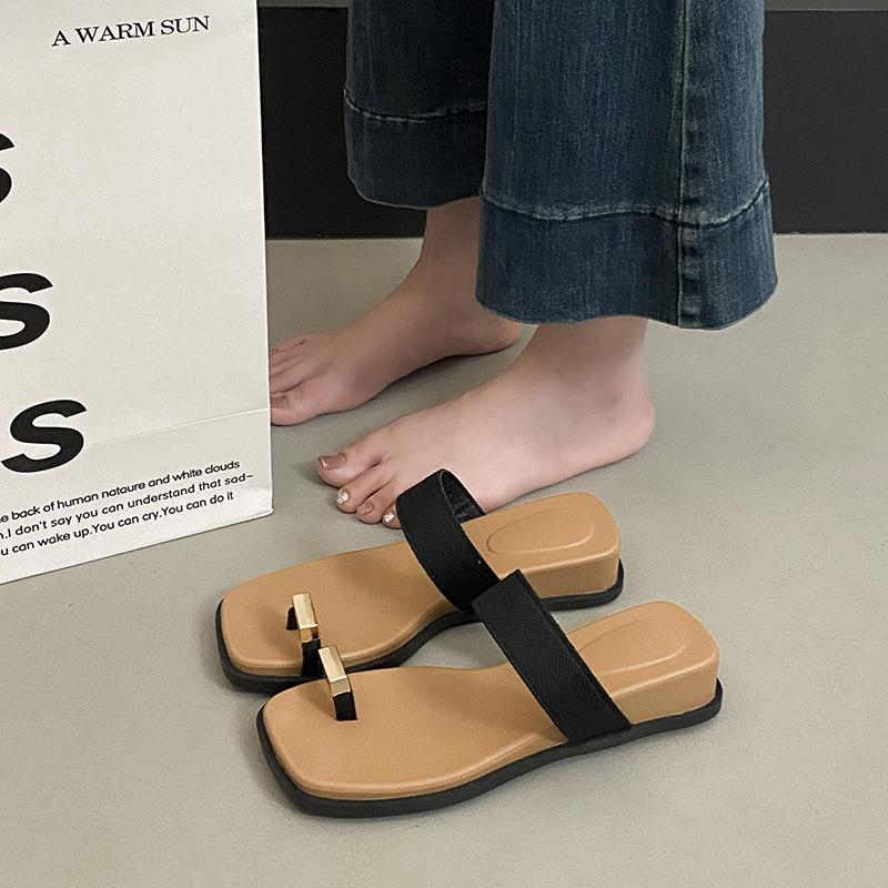 Einwort-Gürtel Oberbekleidung Zehensandalen Sommer 2025 neue flache Hausschuhe Damen Strand Keilabsatz Hausschuhe Damenschuhe