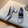 Sølv high-end tykkhælede single sko dame 2024 nye firkantet tå rhinestone temperament fransk liten duftende stil lavhælede høyhælede sko