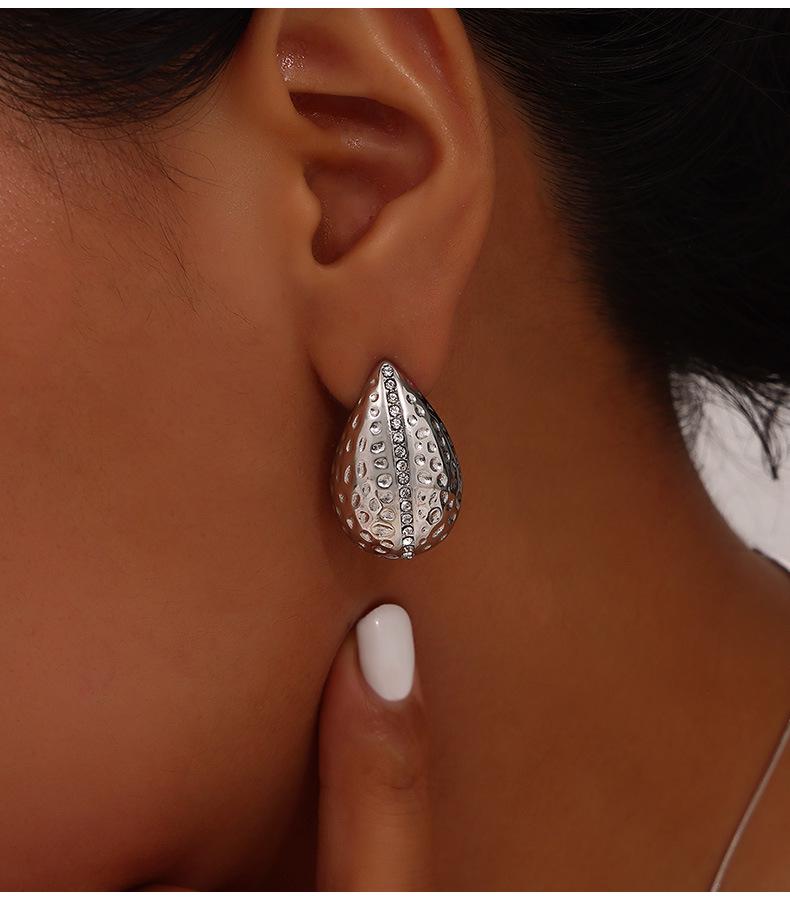 Luxury Water Drop Rhinestone Earrings and 18K Gold-Plated Titanium Necklace Jewelry Set
