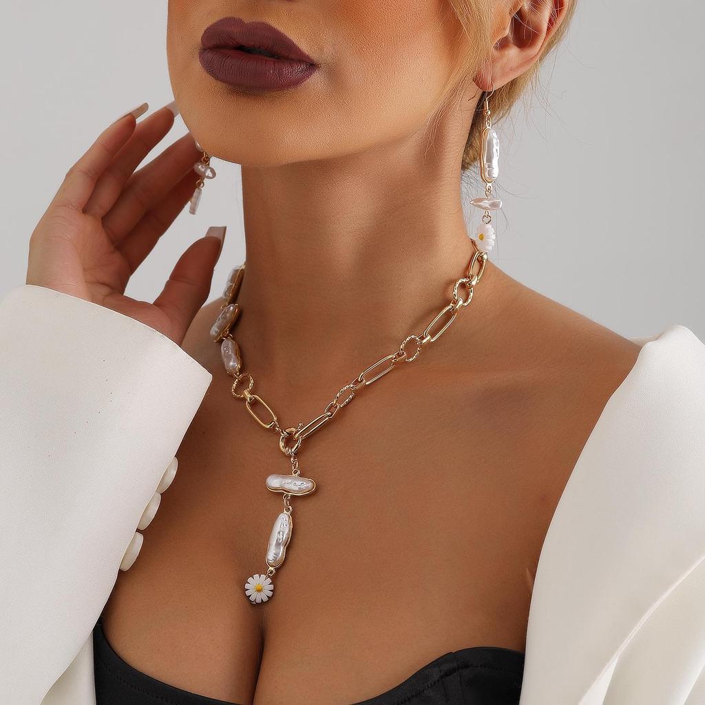 Elegant Irregular Faux Pearl & Spliced Chain Necklace for Women