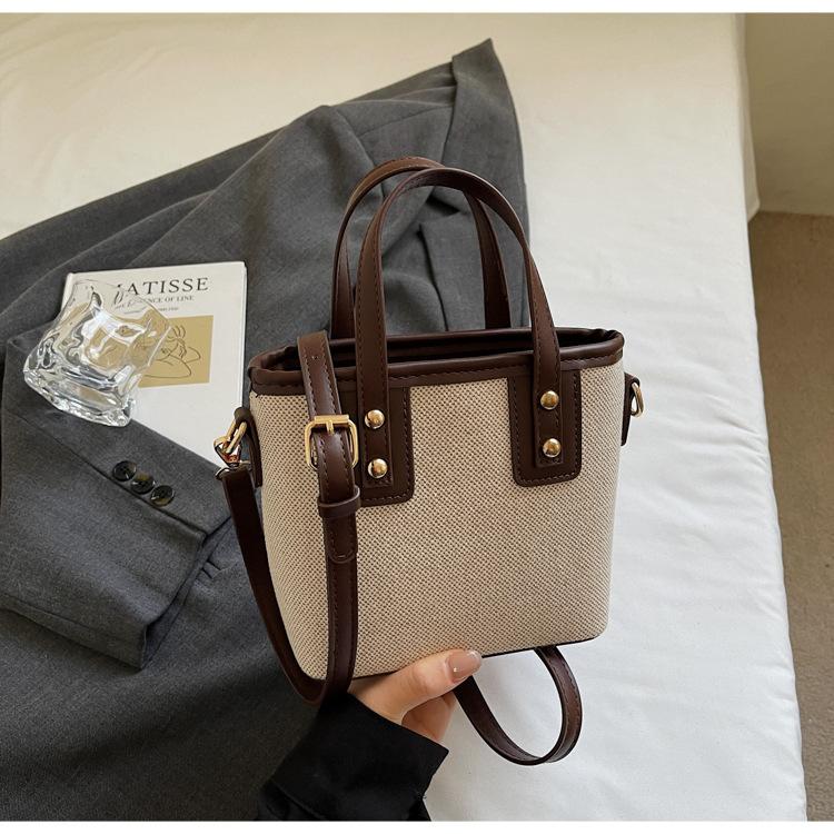 

Простая портативная сумка-ведро в иностранном стиле, женская, 2025 новая, корейская версия, нишевая наплечная сумка-мессенджер, холщовая сумка для通勤