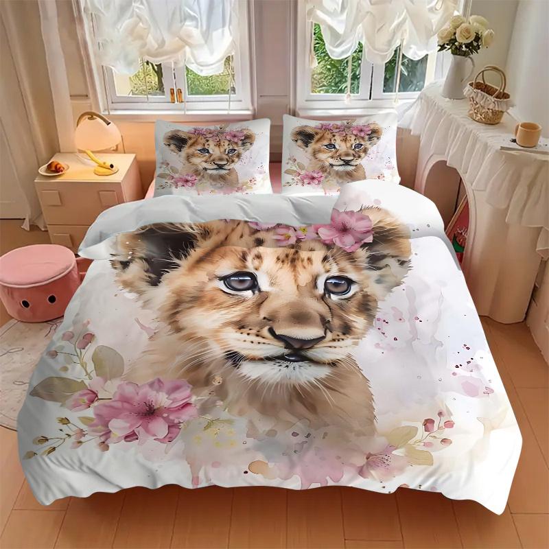 3pcs Little Lion & Flowers Quilt Set Cartoon Themed Bed Quilt Set Lovely Character Bedroom Decor Bed Quilt Set Four Seasons (1 Cover + 2Pillowcas