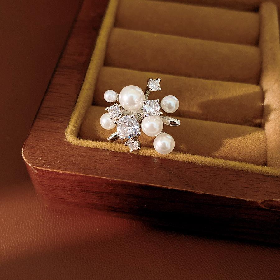 Ear Clip: Shiny Zirconia Flower Pearl Earrings, Light Luxury, No Piercing Needed.