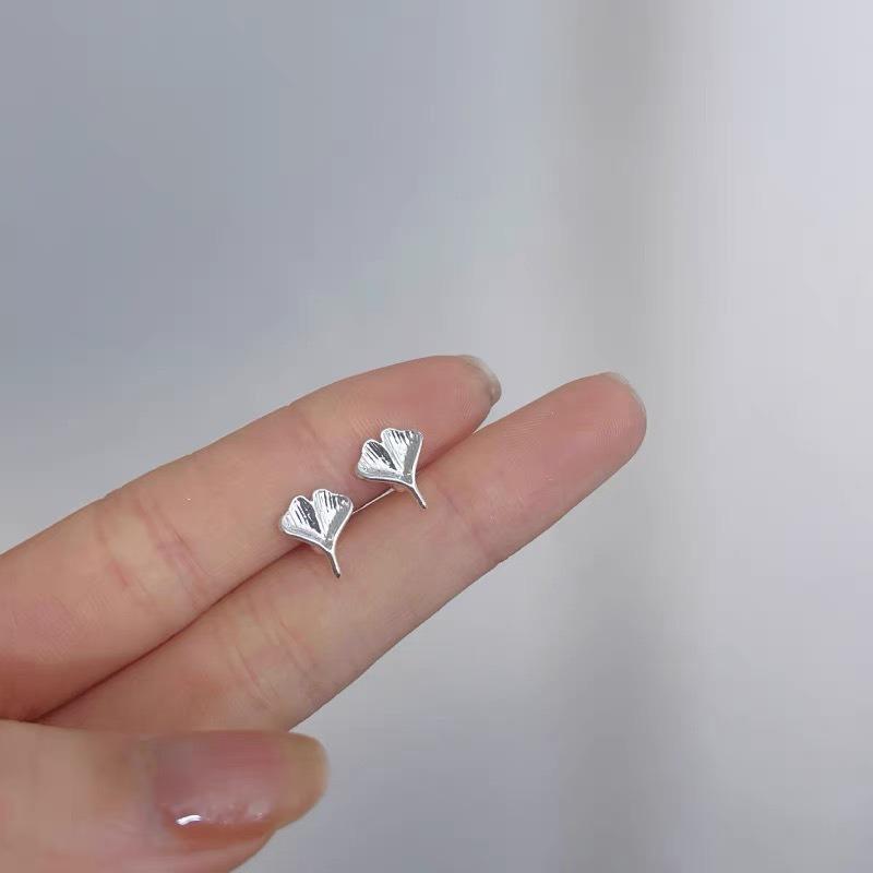 Orecchini a lobo farfalla in argento sterling S925 da donna design di nicchia ins senso del design orecchini senza fastidio orecchini per buco dell'orecchio semplici