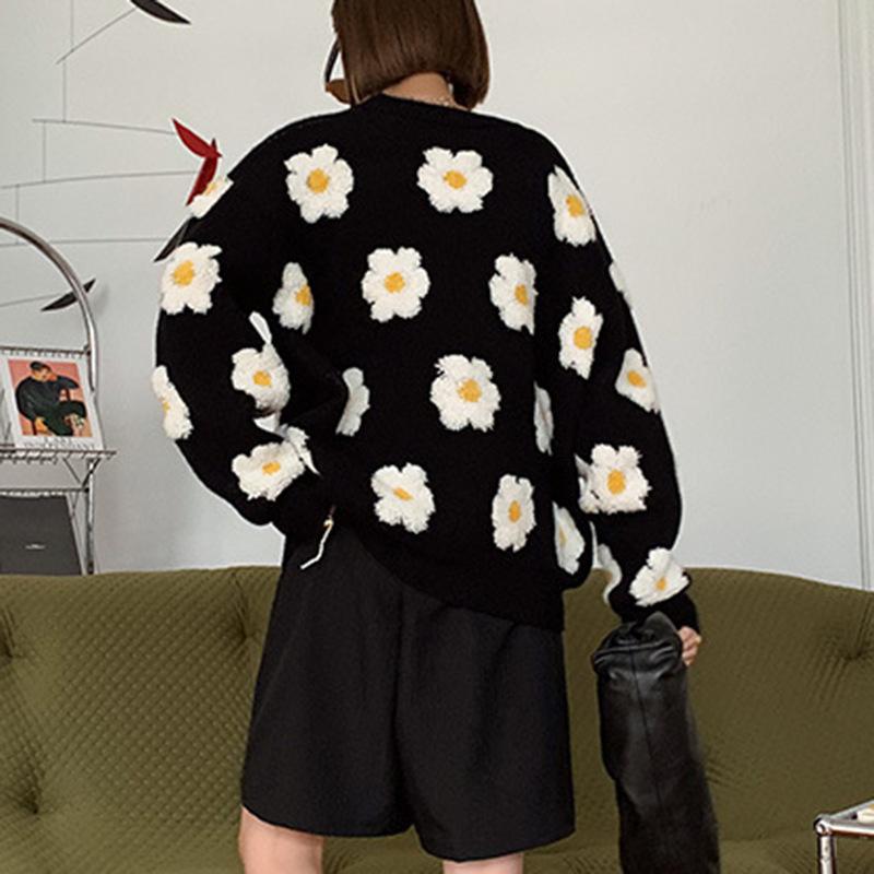 Autumn and winter new three-dimensional daisy thickened black and white contrasting knitted sweater pullover for women 3543 EMA