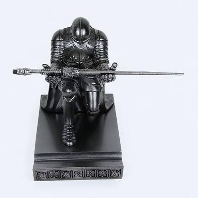 Resin Armor Knight Sculpture Accessories Study Office Pen Holder Decoration Items Home Livingroom Mobile Phone Holder Ornaments