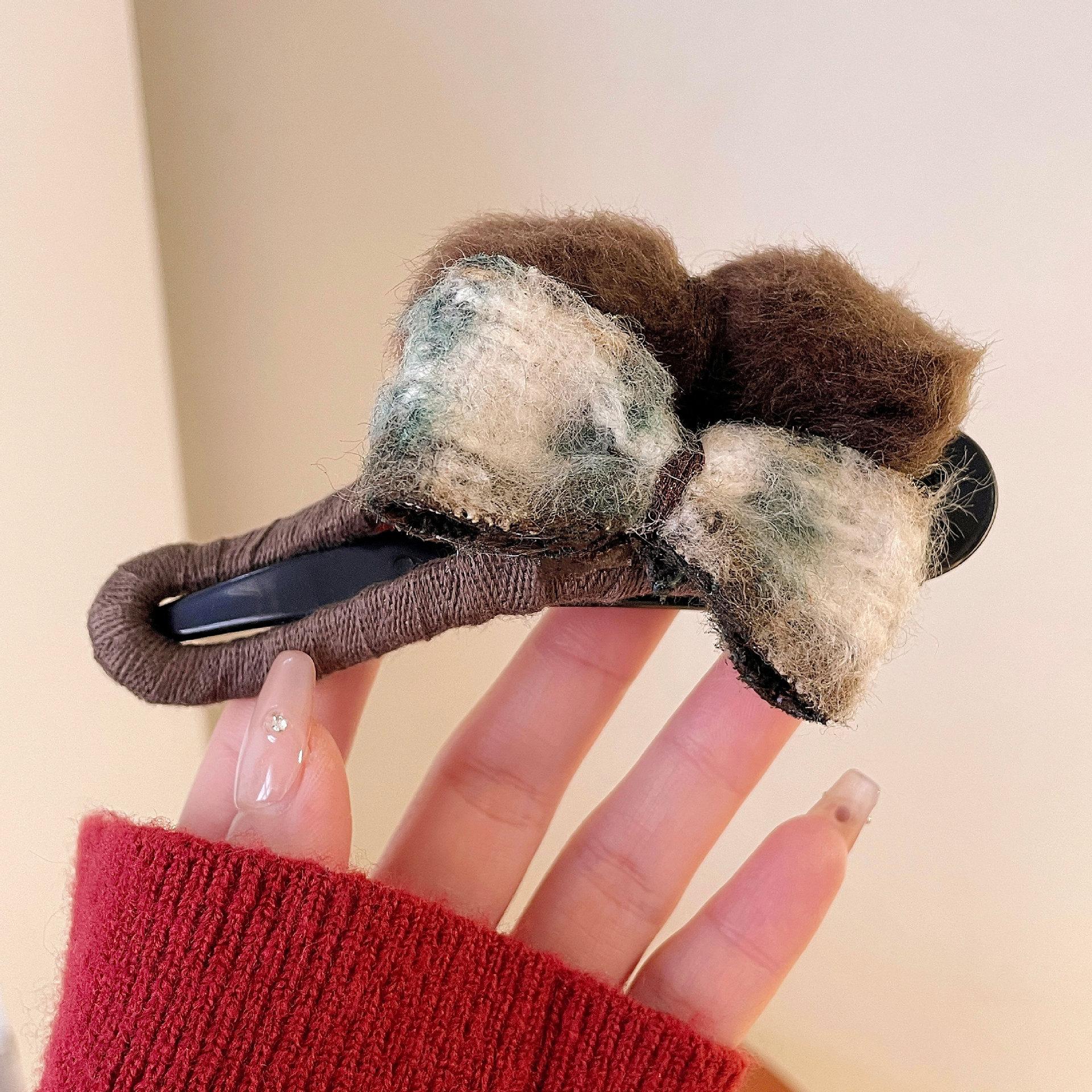 

Xiaoxiangfeng Butterfly Knot Plush Grasp Clip Women s Back Hair Temperament Duckbill Autumn/Winter New Headwear Accessories