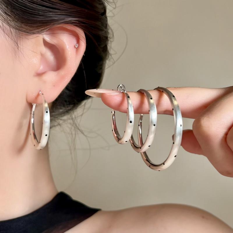Korean Style Frosted Polka Dot Ear Cuff Hoop Earrings for Women - Versatile Elegance for All Face Shapes