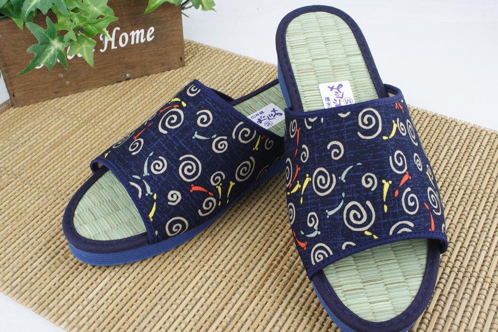 folding sandals with a Japanese Indigo-dyed Japanese-made pattern, "Friendly Medaka" (Large)