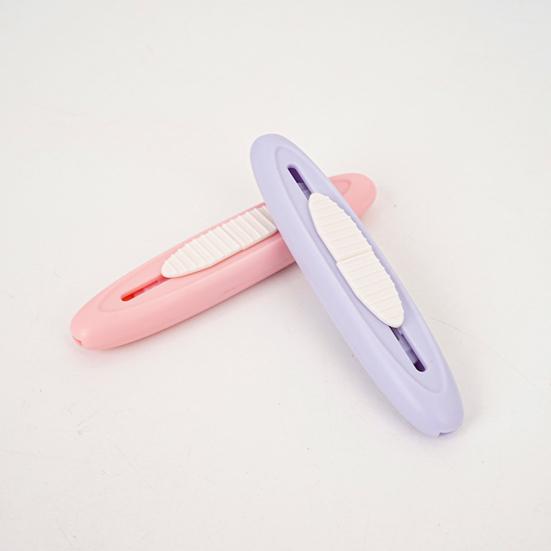2-in-1 Needle Threader Seam Remover Portable Telescopic Sewing Seam Remover Multifunctional Needle Threading Tool for Sewing Lovers