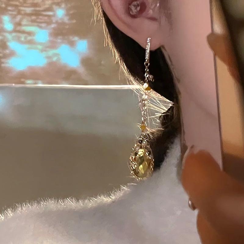 Diamond-encrusted Crystal Pearl Water Drop Fringed Earrings, Fashionable and Exquisite Earrings, Light Luxury and High-end New Earrings for Women