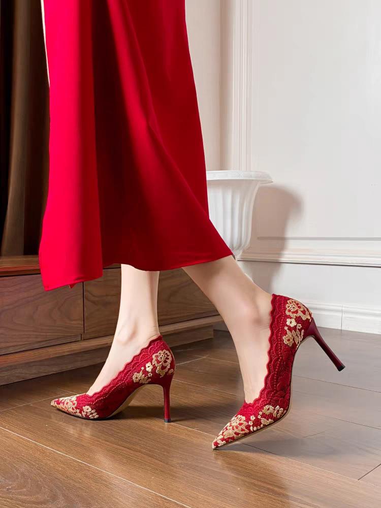 

Красные туфли на высоком каблуке с китайской вышивкой, женские, осень 2025, новые, темпераментные, для платья Сюхэ, обувь для свадьбы, обувь для невесты 42 красный