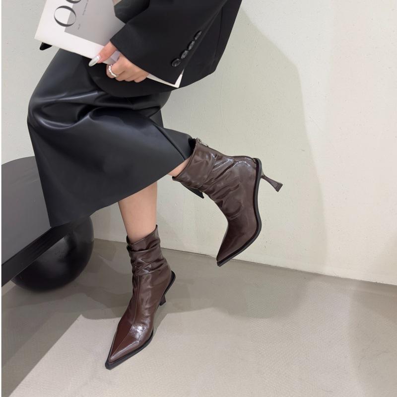 

2025 осень и зима новые популярные ретро тонкий каблук острый носок высокий каблук короткие ботинки тонкая корейская версия модной женской обуви 39 темно-коричневого