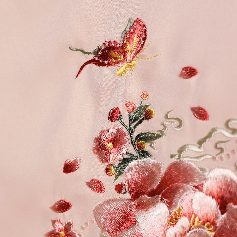 Chinese Suzhou Embroidery Scarf: Elegant Su Craft Gift for Foreigners or Business