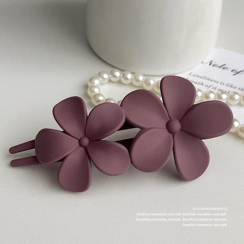 Matte Flower Hair Clip: Versatile Women's Duckbill Accessory for Updos
