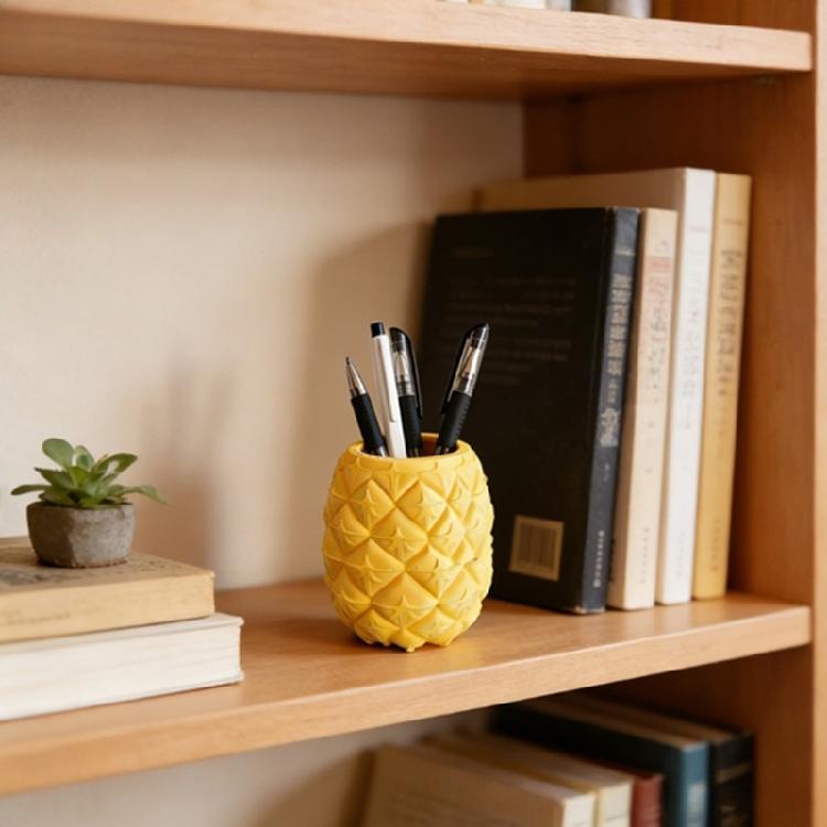 Elegant Pineapple Styles Multifunctional Desktop Accessory Pineapple Shape Decoration Pen Holder Makeup Brush Organizers