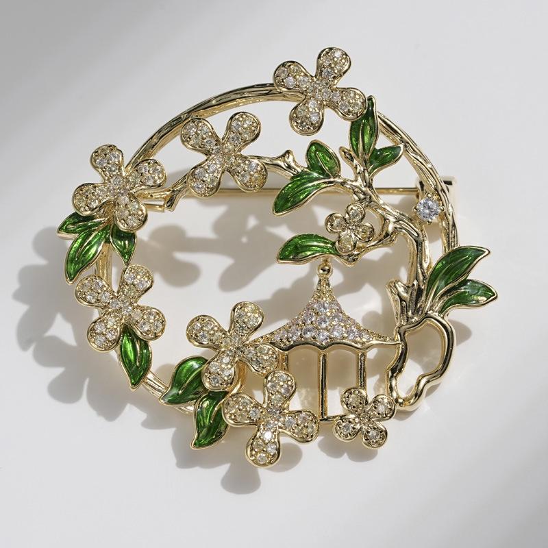 Vintage Pavilion Zirconia Brooch: Enamel Garden Wreath Corsage