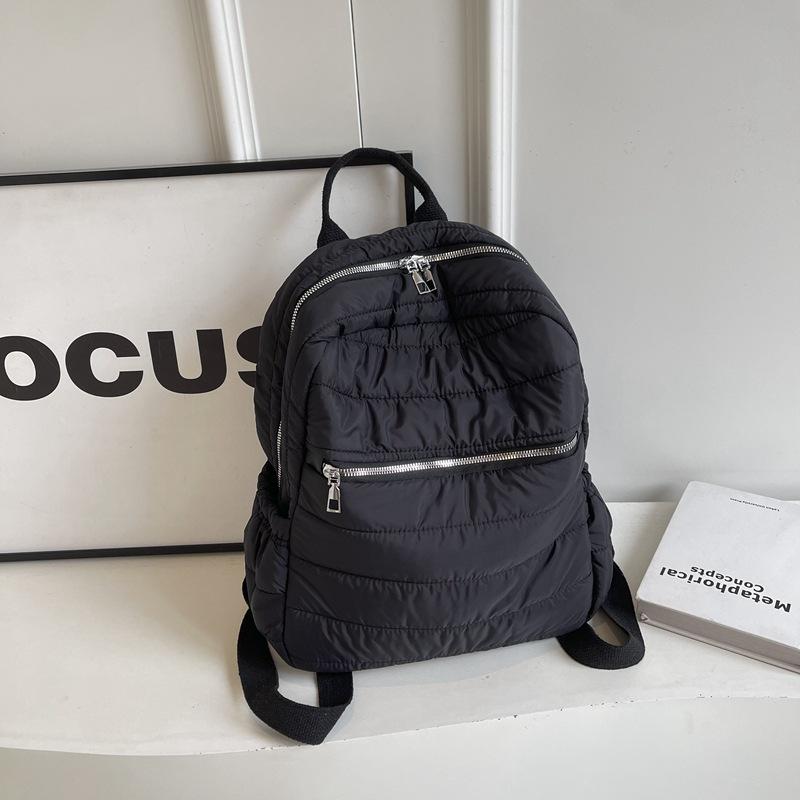 

Простой и стильный рюкзак 2024 года, новый летний студенческий рюкзак для женщин, нишевый рюкзак для поездок на работу и обратно чёрный