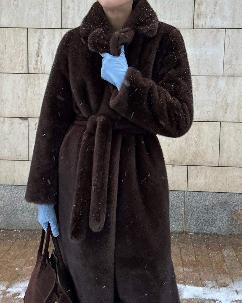 Women's Notched Collar Long Sleeve Belted Faux Mink Fur Coat Loose Fit Urban Style Furry Overcoat