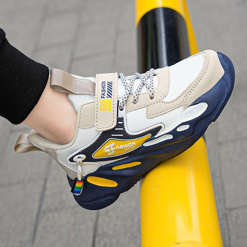The new middle-aged and older children's sports shoes are waterproof, and a Korean version of running shoes for primary school students