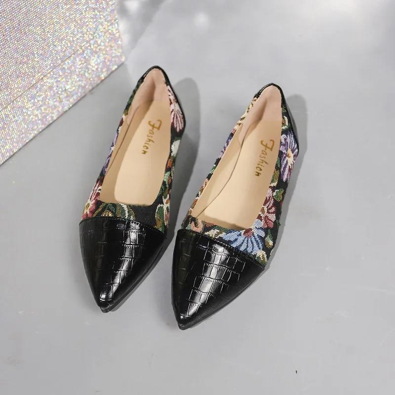 2024 Women's Flat Bottom Printed Outdoor Fashionable and Comfortable Pointed Toe Flat Non-Slip Breathable Casual Loafers