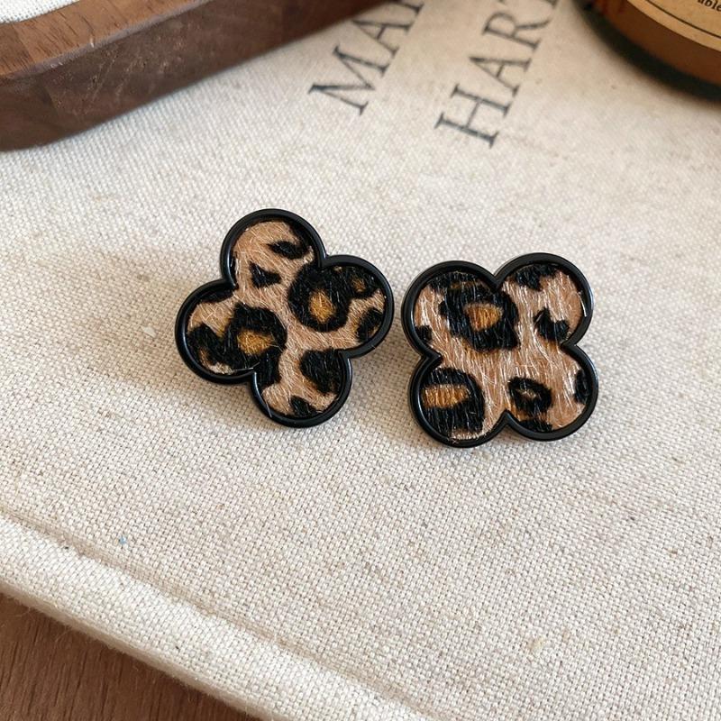 Silver Needle Leopard Geometric Earrings Vintage Maillard Temperament Premium Stud Earrings Fashion Daily Commuter Earrings
