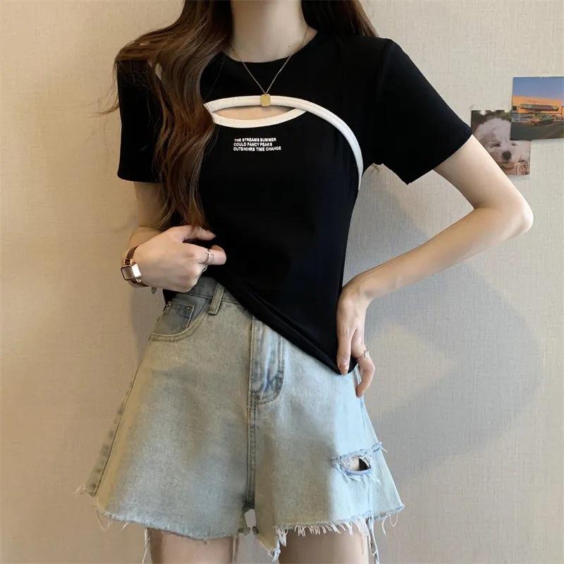 Elegancki damski T-shirt z krótkim rękawem i nadrukiem w litery - Lato 2024, duży rozmiar, wyszczuplający design