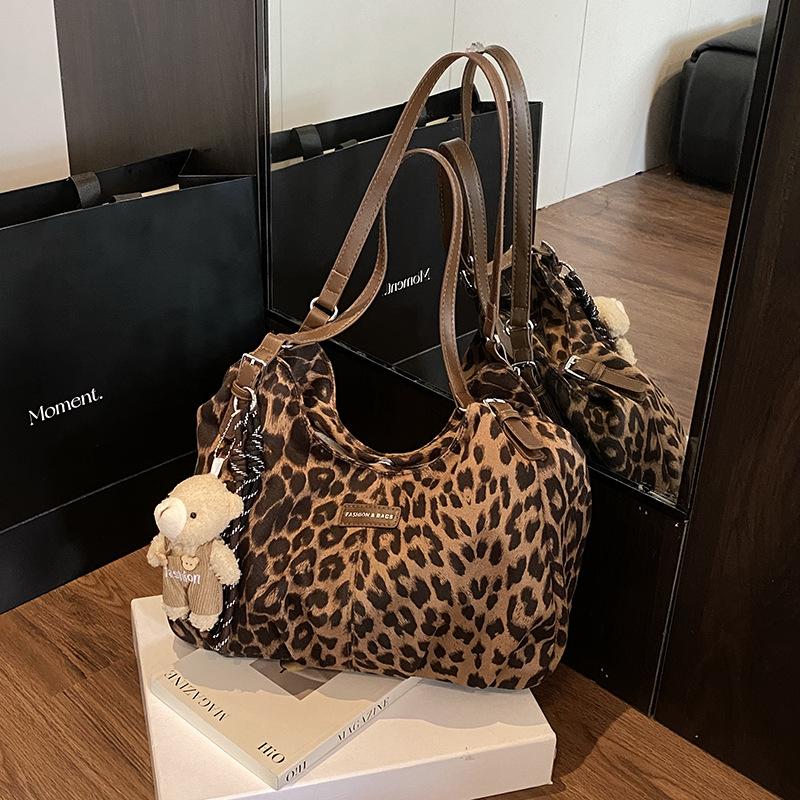 Large Capacity Bag Women's Niche Leopard Print Shoulder Bag Premium Commuter Tote Bag