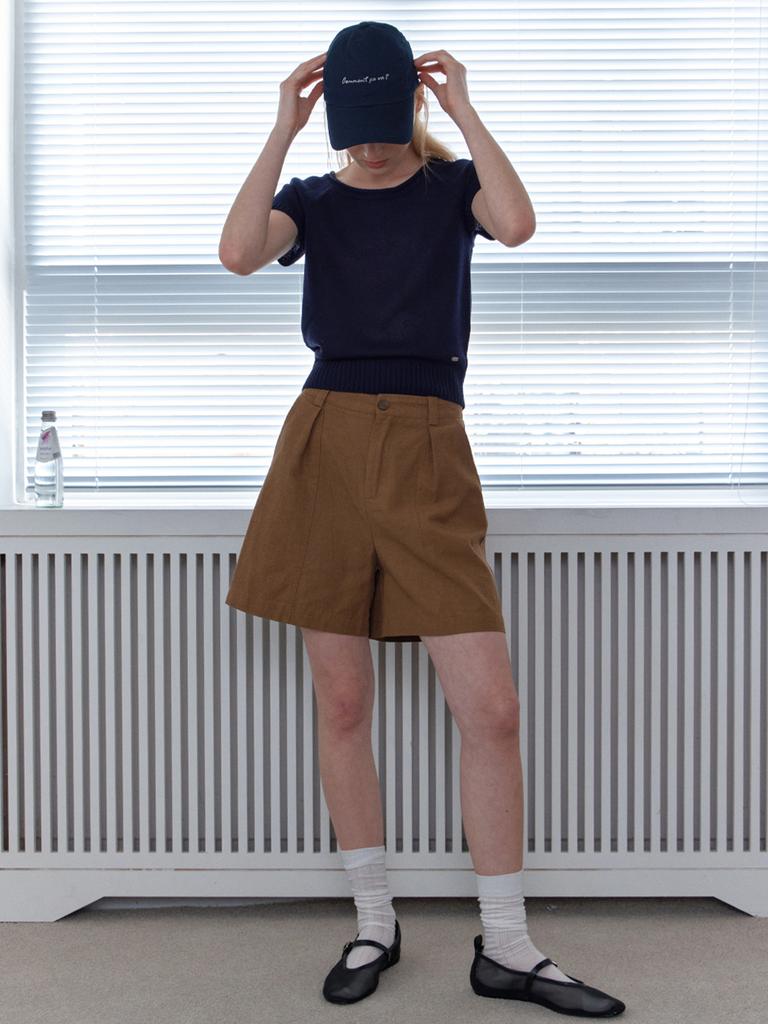 Elssibeui Tuck Detail Bermuda Pants_Camel