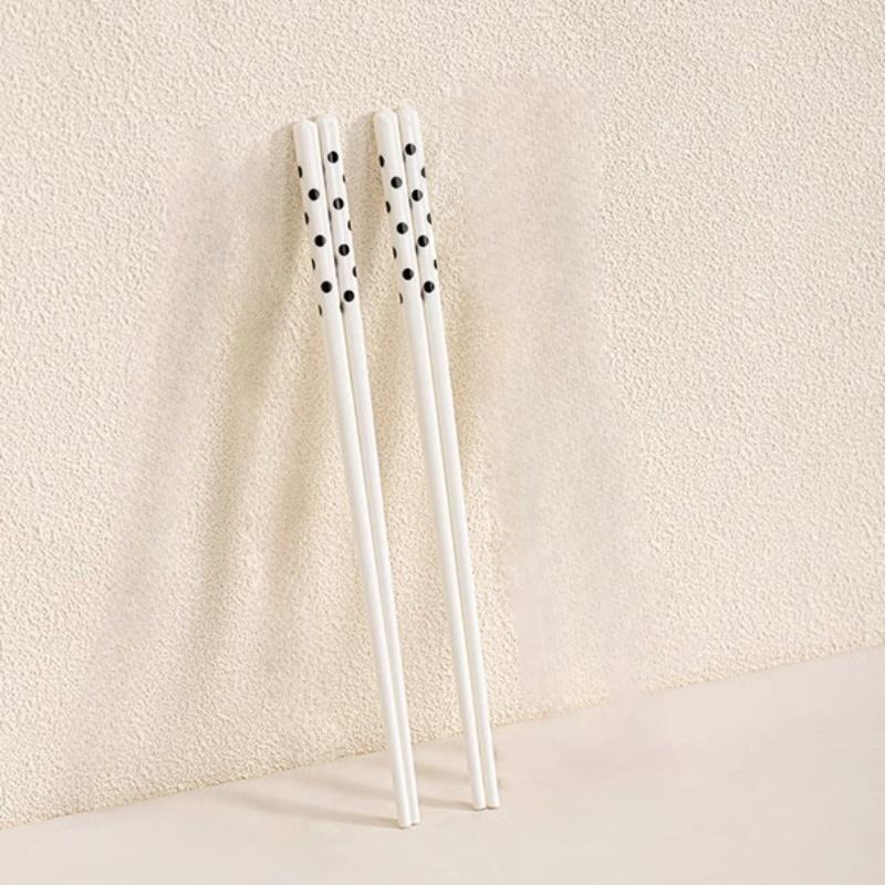 

2/4Pairs Polka Dot Ins Style Ceramic Chopsticks Simple Anti-scalding Sushi Chopsticks Mould Resistant Chinese Chopsticks