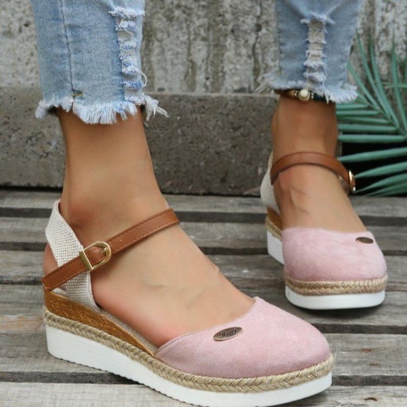 A New Style of Large-sized Women's Shoes with A One-shoulder Wedge Heel and A Fashionable Flip-top