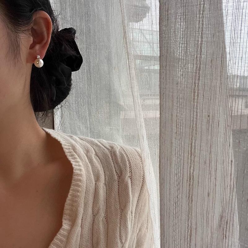 S925 Sterlingsilber Perlen- und Zirkonia-Ohrstecker - Vielseitiger High-End-Pendlerstil.