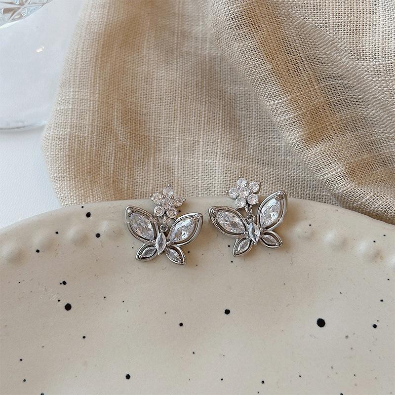 Elegant Zircon Butterfly Stud Earrings: Luxurious, Versatile, and Graceful Jewelry with a Sophisticated Design.